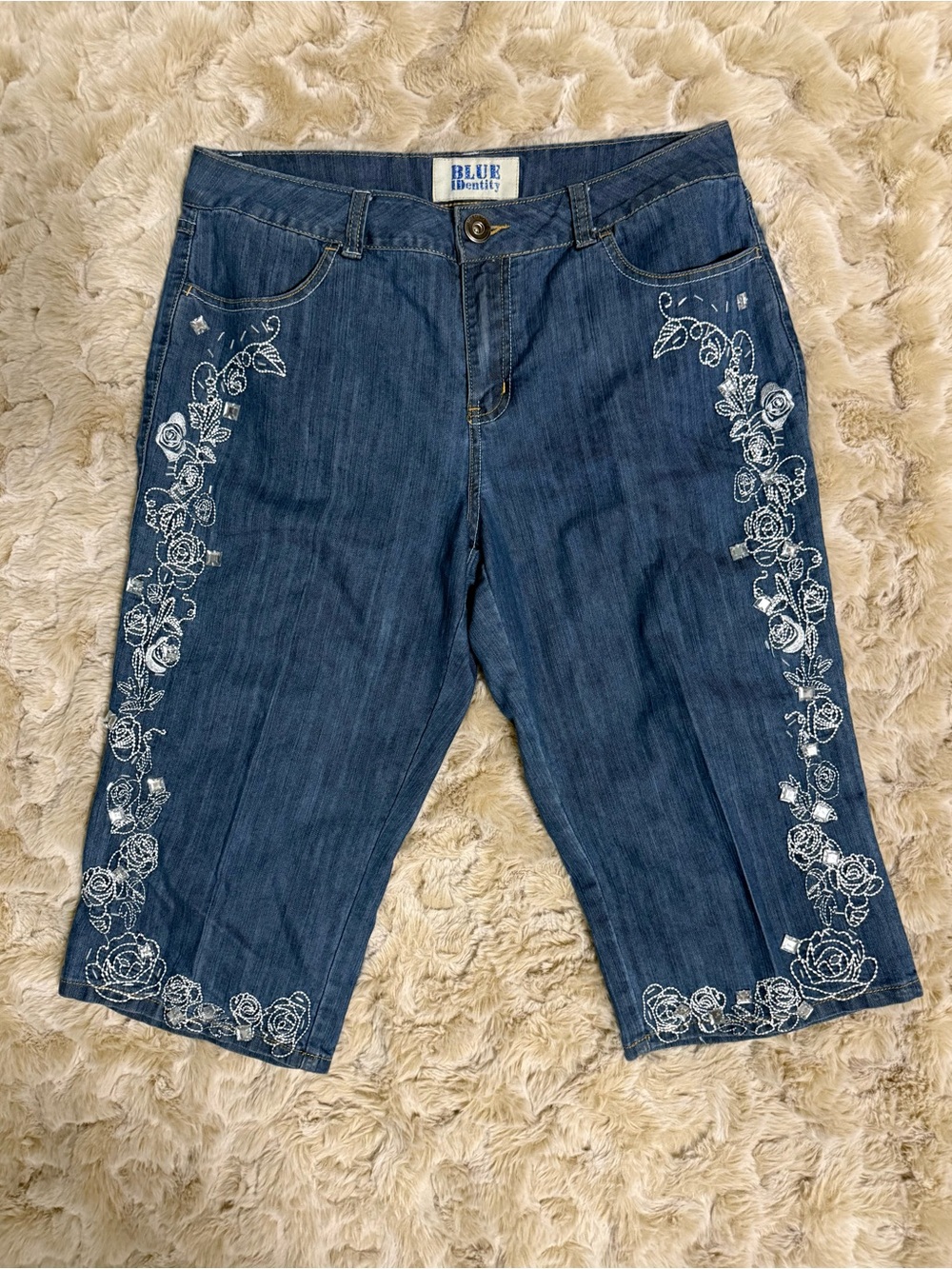 Vintage 90s Y2K Blue Identity Blue Embroidered Denim Capri Jeans